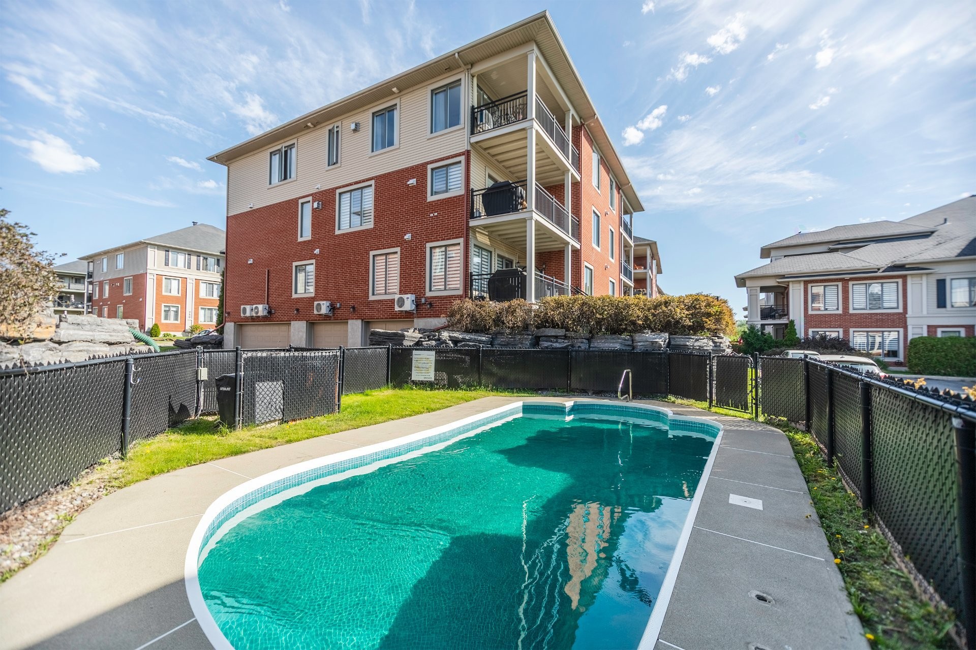 









752


Rue des Sureaux

,
Boucherville,




QC
J4B0C8

