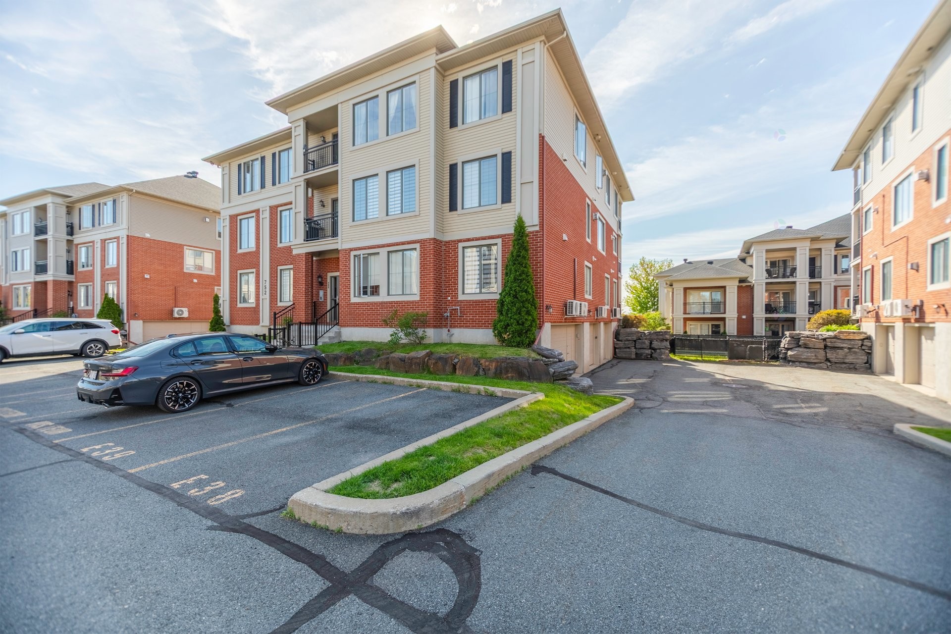 









752


Rue des Sureaux

,
Boucherville,




QC
J4B0C8


