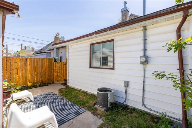 









607


Boyd

AVE,
Winnipeg,




MB
R2W 1R2

