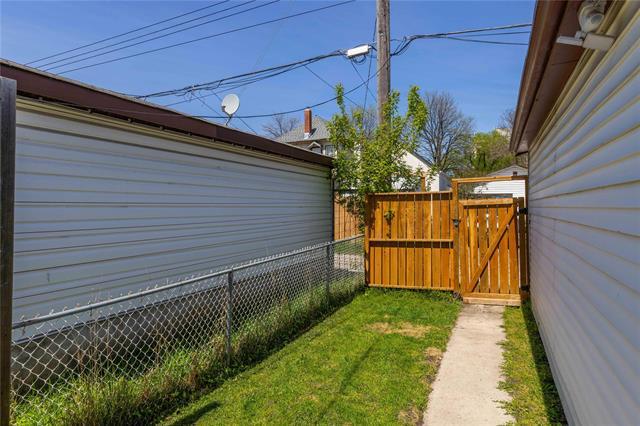 









607


Boyd

AVE,
Winnipeg,




MB
R2W 1R2

