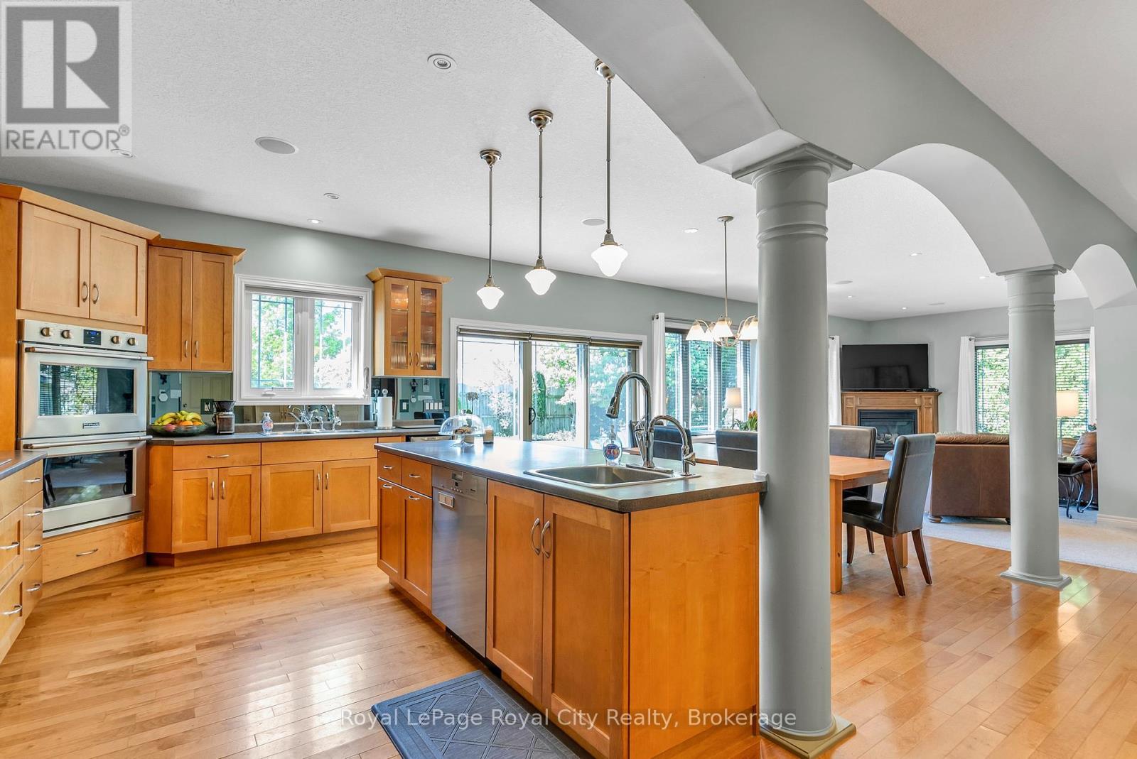 












36 BLAIR DRIVE

,
Guelph (Pineridge/Westminster Woods),




Ontario
N1L1N7

