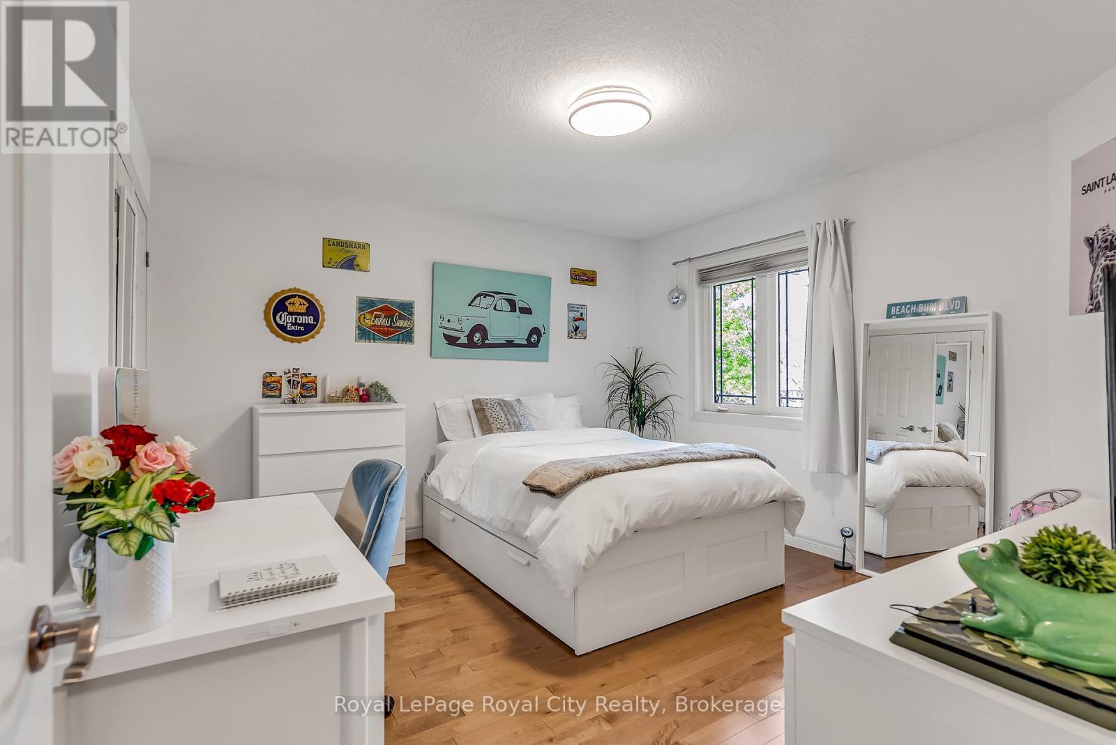 












36 BLAIR DRIVE

,
Guelph (Pineridge/Westminster Woods),




Ontario
N1L1N7

