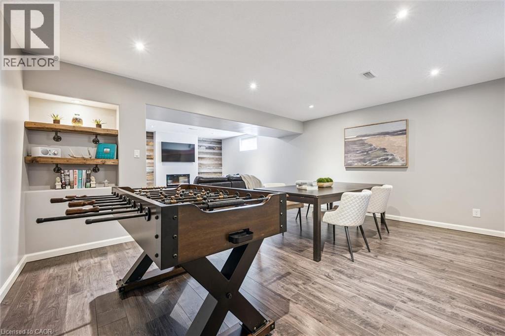 












828 COPPER RIDGE Drive

,
Waterloo,




Ontario
N2K0B5

