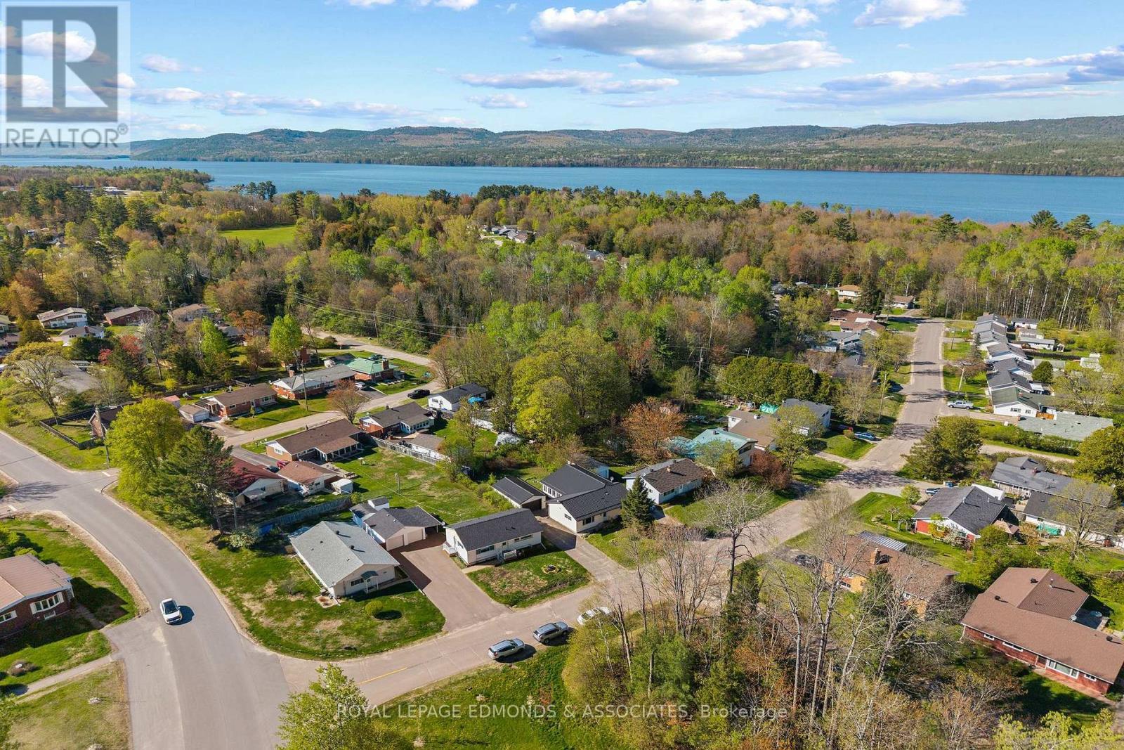 












5 LASALLE DRIVE

,
Deep River,




Ontario
K0J1P0

