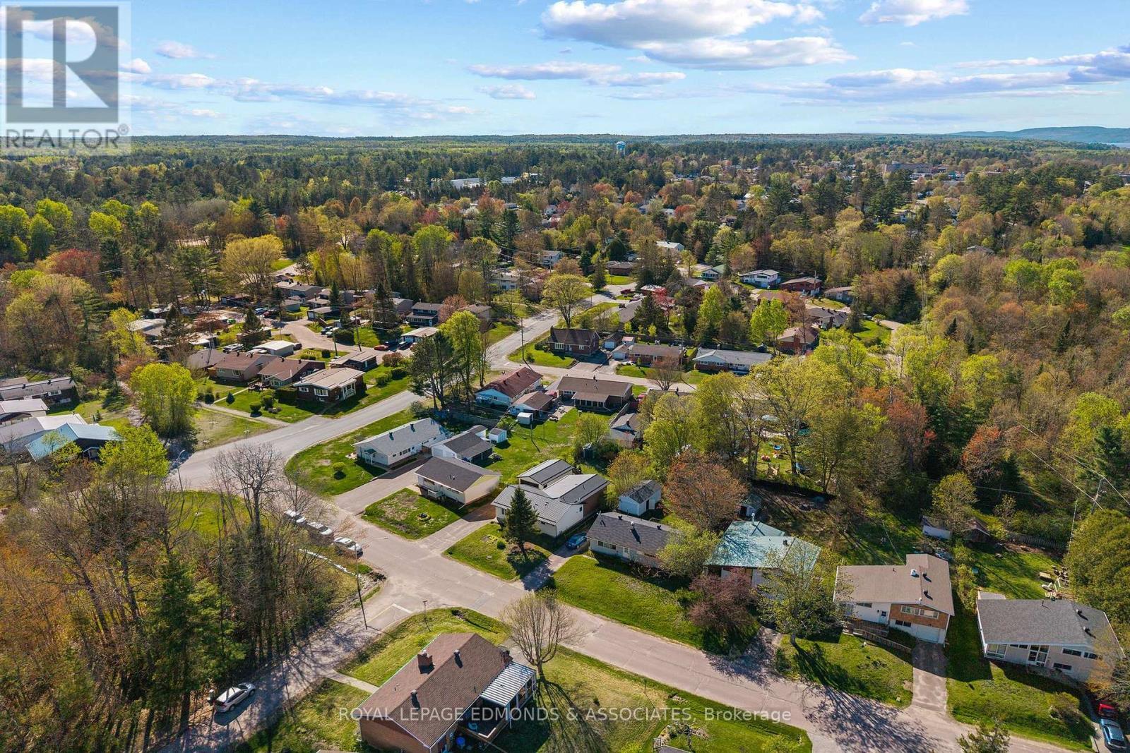 












5 LASALLE DRIVE

,
Deep River,




Ontario
K0J1P0

