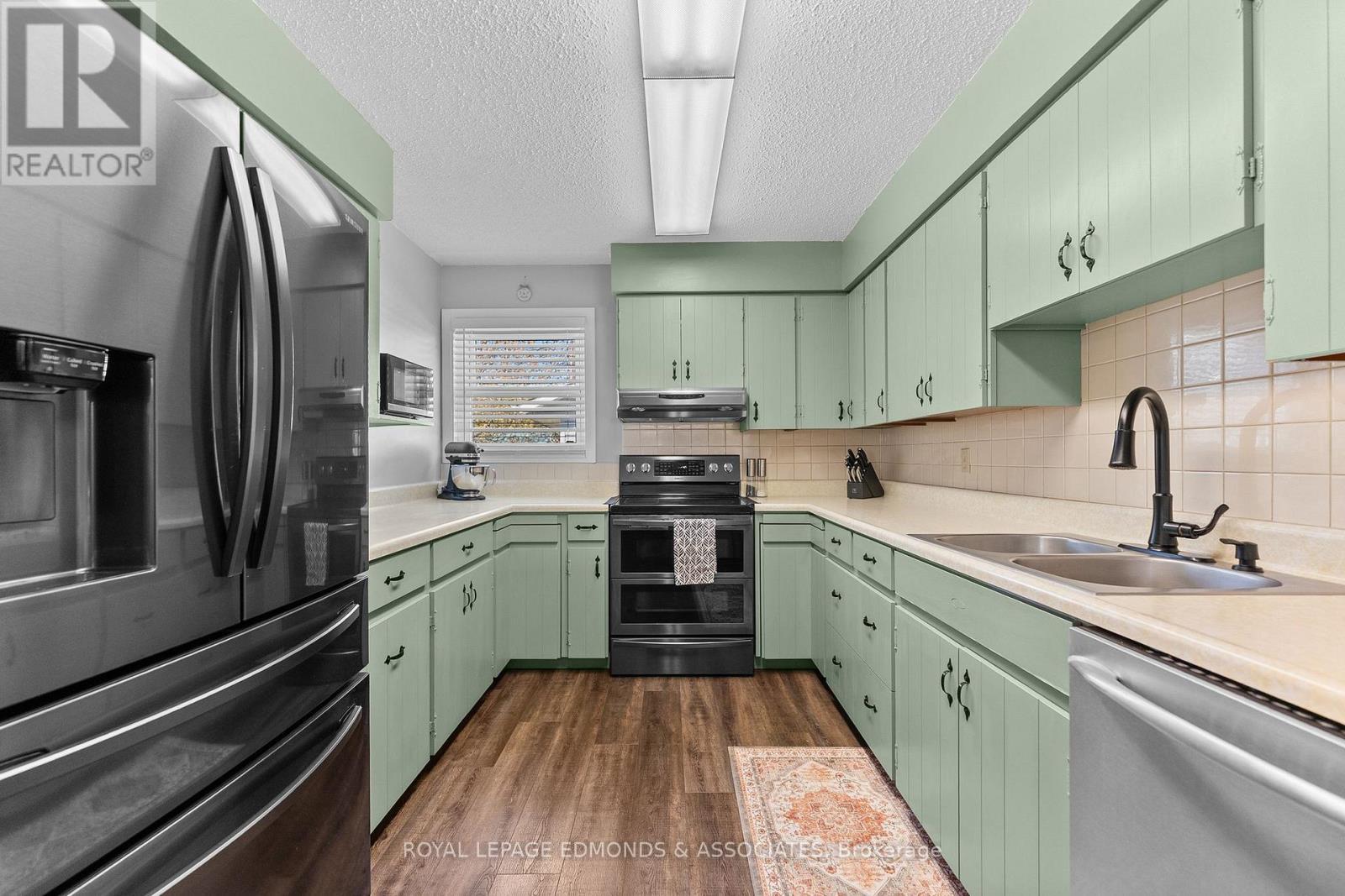 












5 LASALLE DRIVE

,
Deep River,




Ontario
K0J1P0


