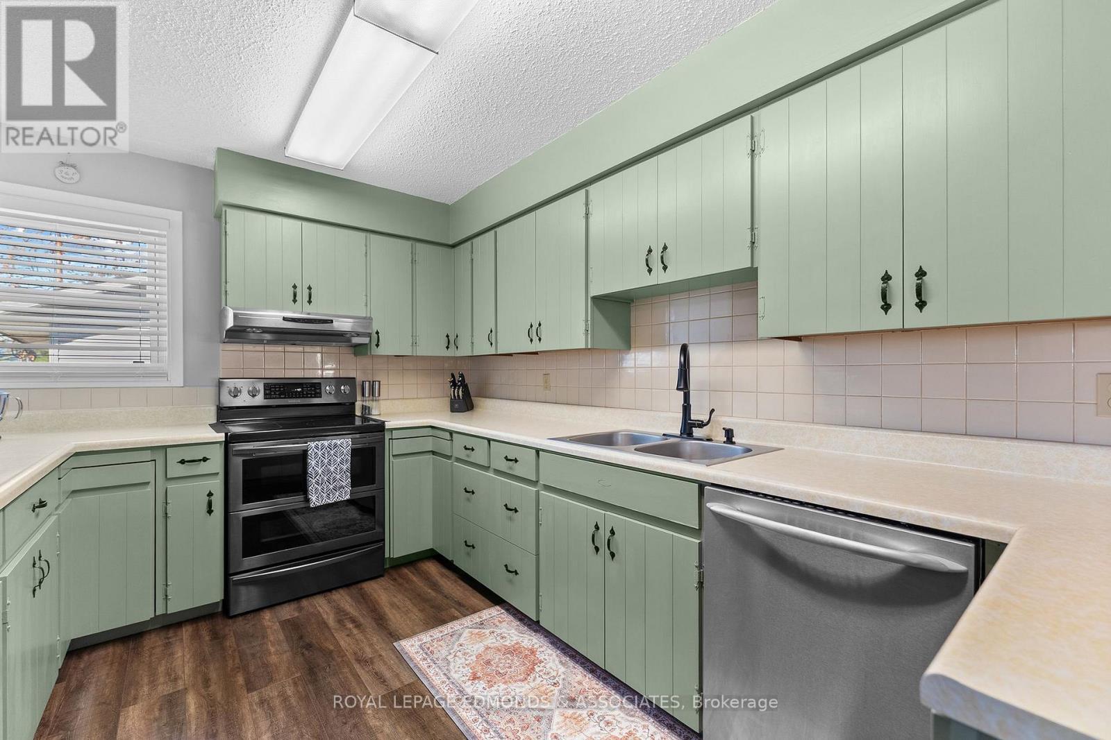 












5 LASALLE DRIVE

,
Deep River,




Ontario
K0J1P0

