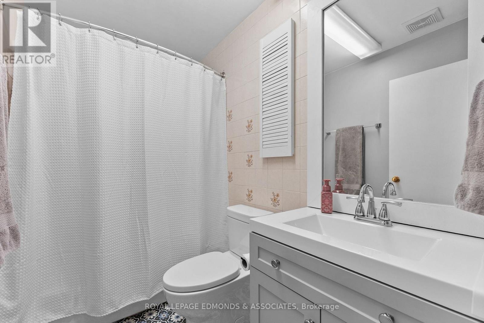 












5 LASALLE DRIVE

,
Deep River,




Ontario
K0J1P0

