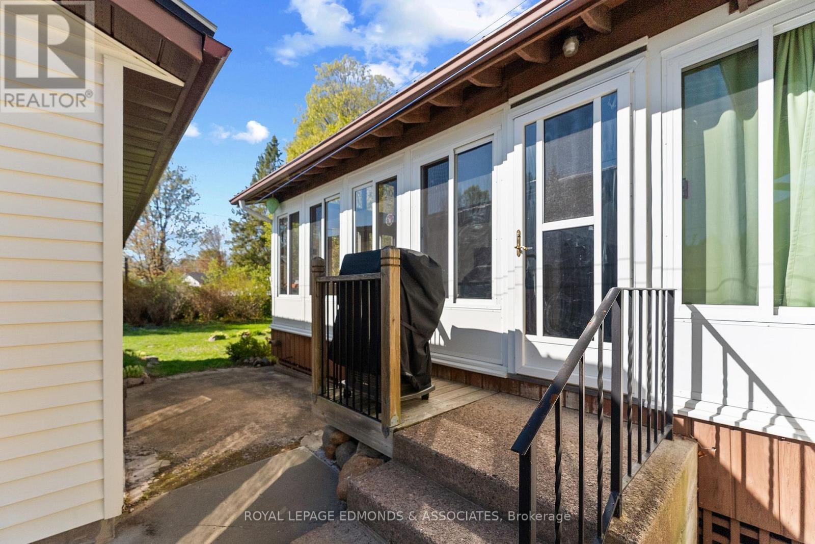 












5 LASALLE DRIVE

,
Deep River,




Ontario
K0J1P0

