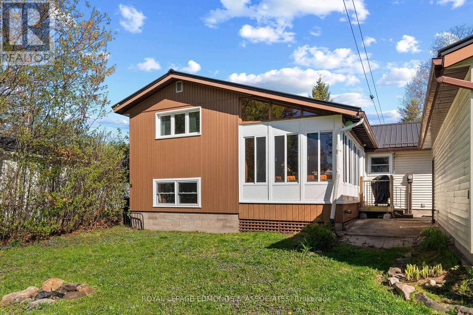 












5 LASALLE DRIVE

,
Deep River,




Ontario
K0J1P0

