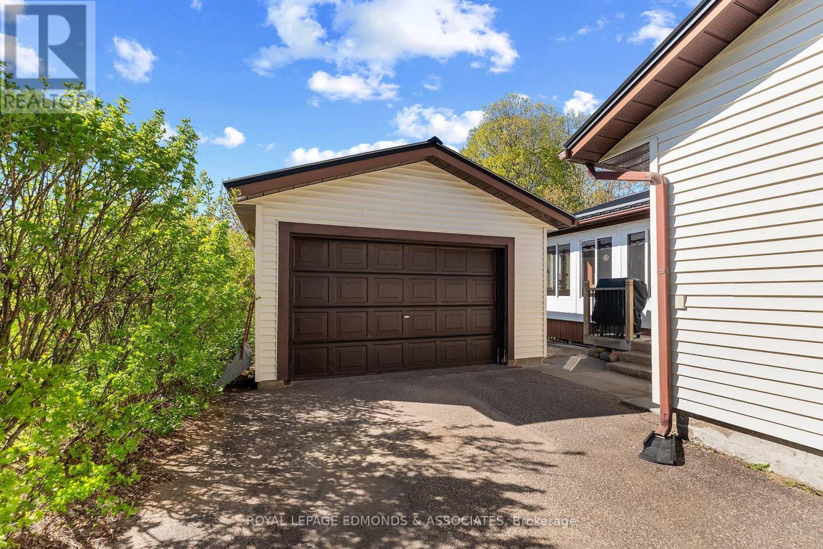 












5 LASALLE DRIVE

,
Deep River,




Ontario
K0J1P0

