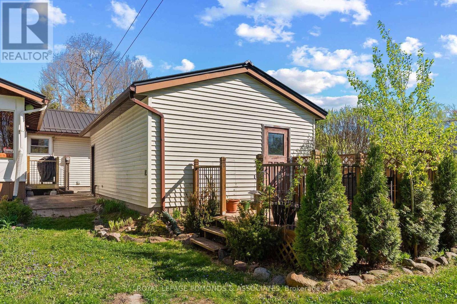 












5 LASALLE DRIVE

,
Deep River,




Ontario
K0J1P0

