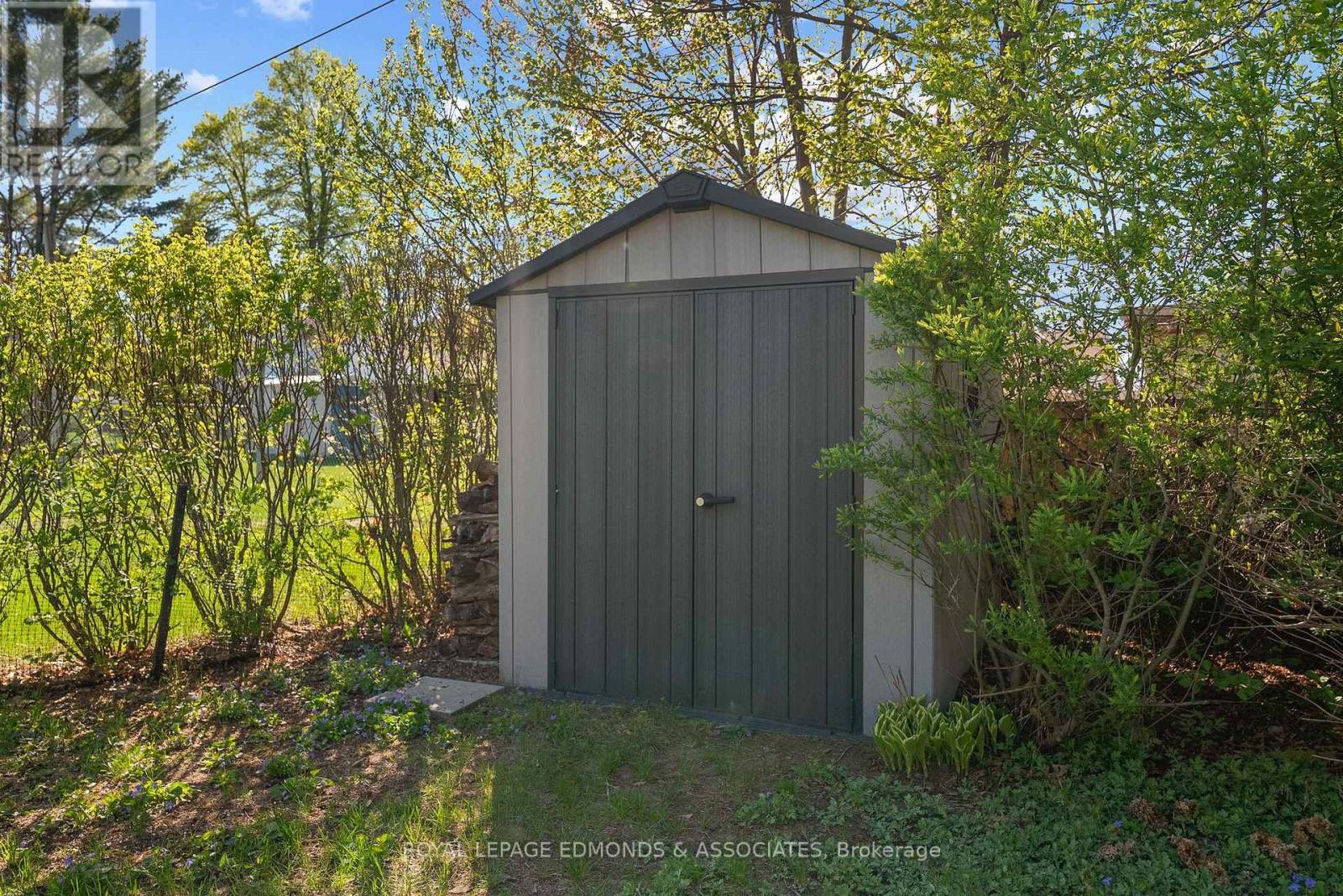 












5 LASALLE DRIVE

,
Deep River,




Ontario
K0J1P0

