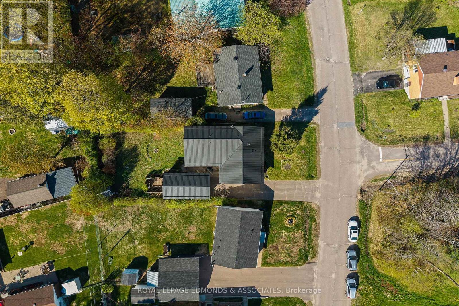 












5 LASALLE DRIVE

,
Deep River,




Ontario
K0J1P0

