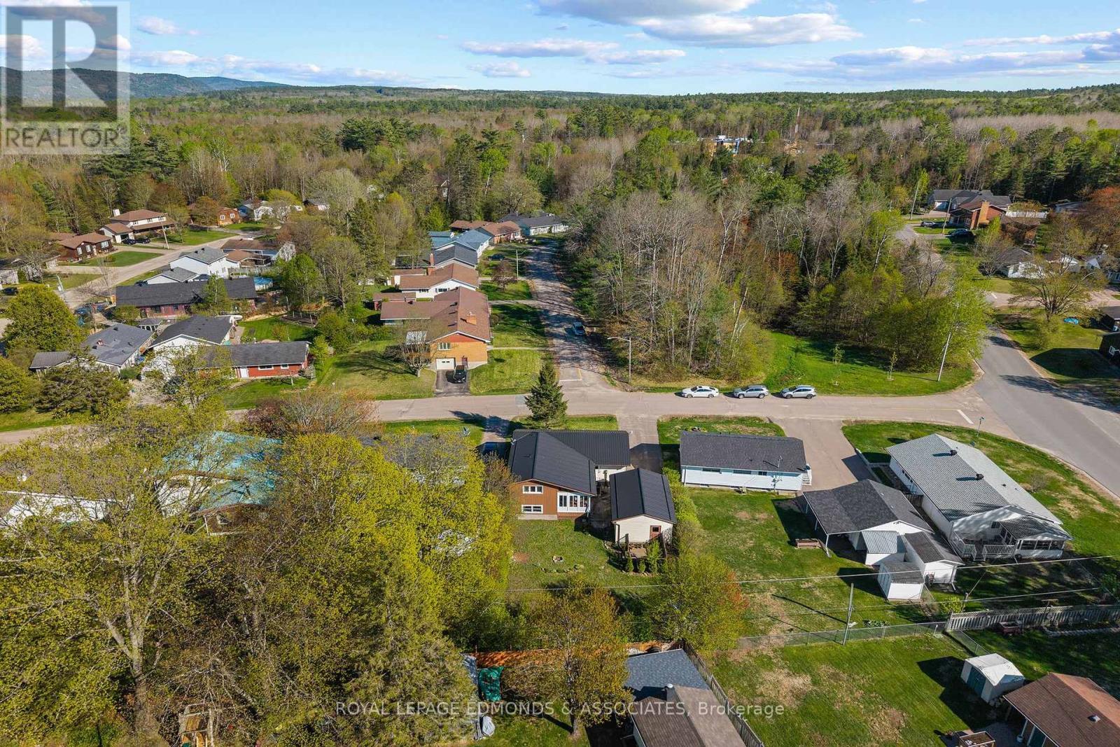 












5 LASALLE DRIVE

,
Deep River,




Ontario
K0J1P0

