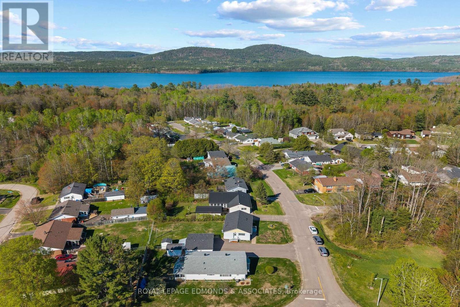 












5 LASALLE DRIVE

,
Deep River,




Ontario
K0J1P0

