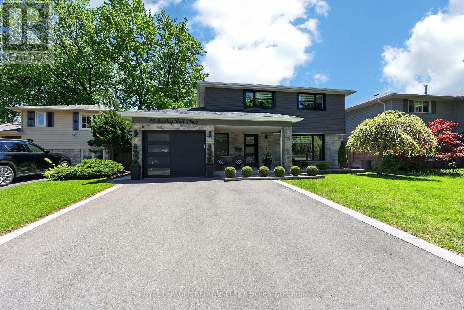 












185 BARTLEY BULL PARKWAY

,
Brampton,




Ontario
L6W2K1

