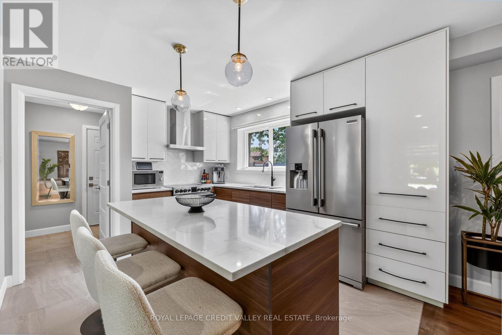 












185 BARTLEY BULL PARKWAY

,
Brampton,




Ontario
L6W2K1

