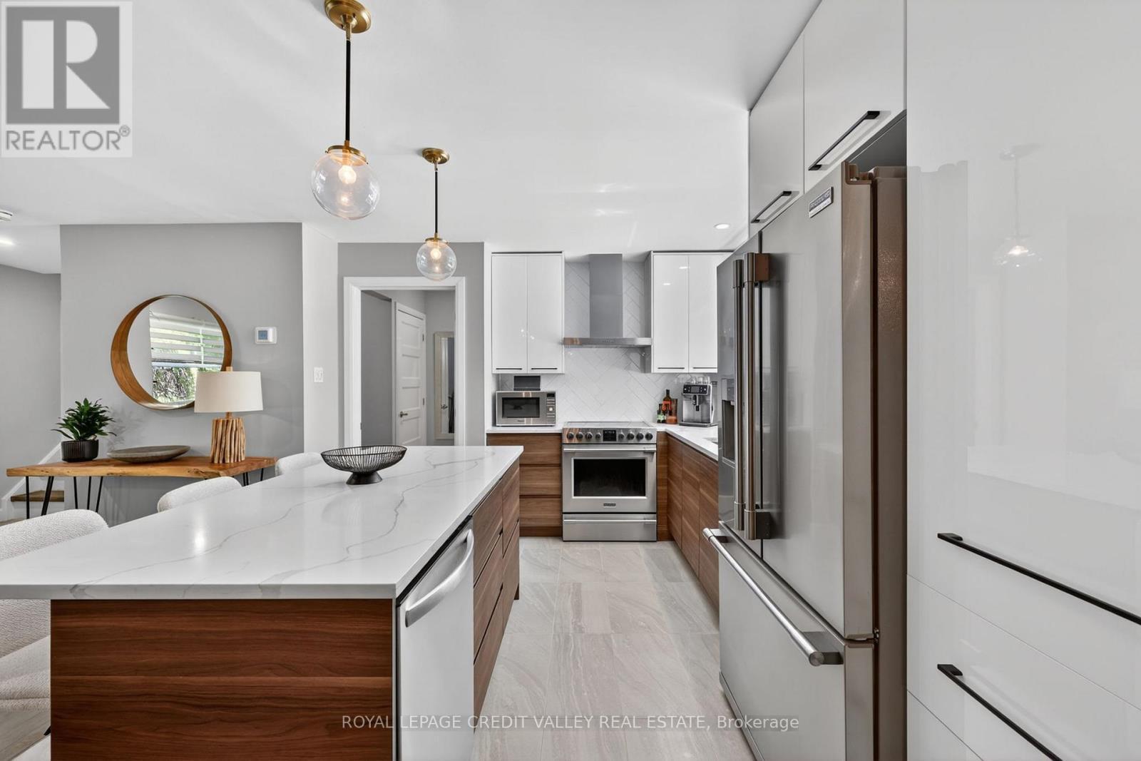 












185 BARTLEY BULL PARKWAY

,
Brampton,




Ontario
L6W2K1

