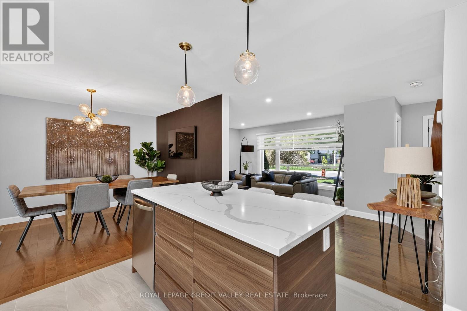 












185 BARTLEY BULL PARKWAY

,
Brampton,




Ontario
L6W2K1

