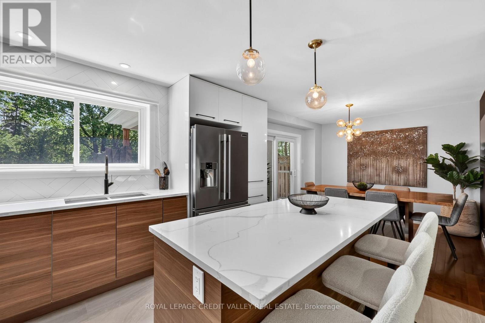 












185 BARTLEY BULL PARKWAY

,
Brampton,




Ontario
L6W2K1

