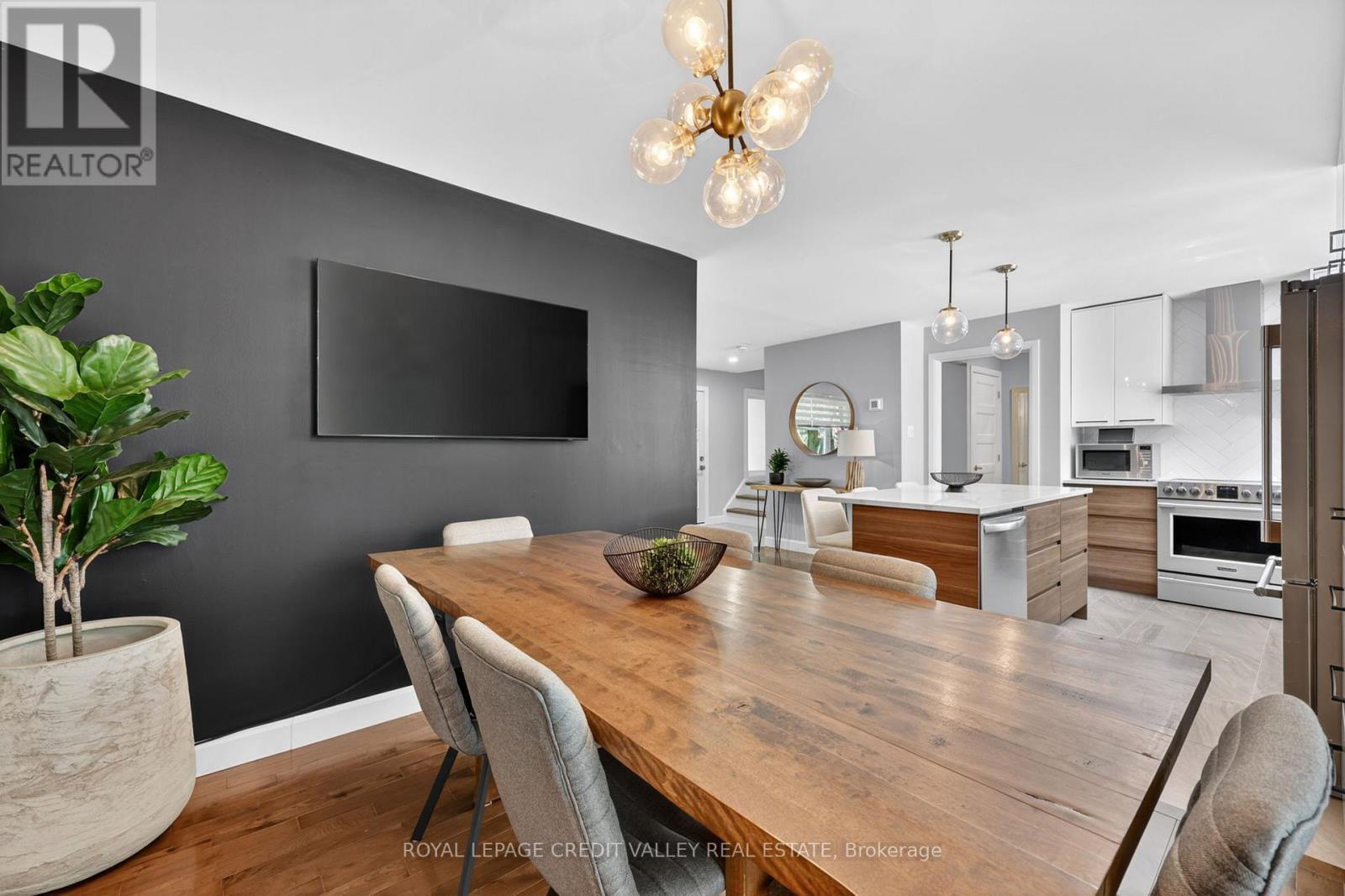 












185 BARTLEY BULL PARKWAY

,
Brampton,




Ontario
L6W2K1


