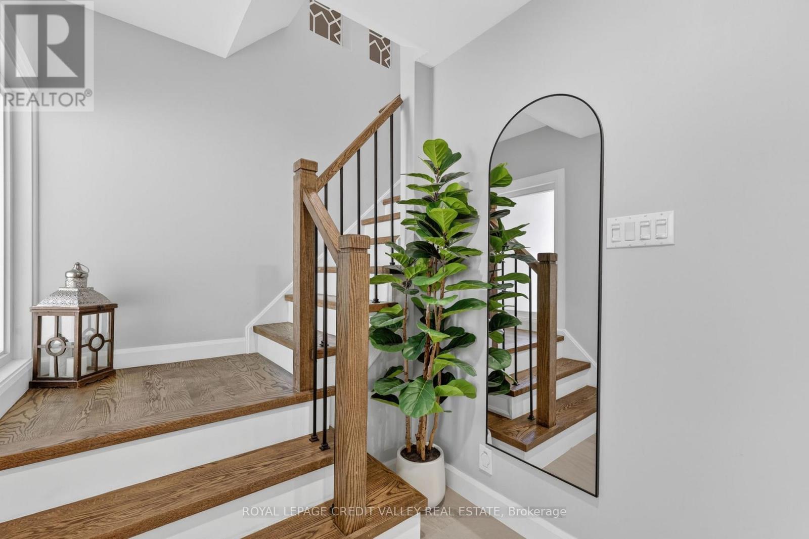












185 BARTLEY BULL PARKWAY

,
Brampton,




Ontario
L6W2K1

