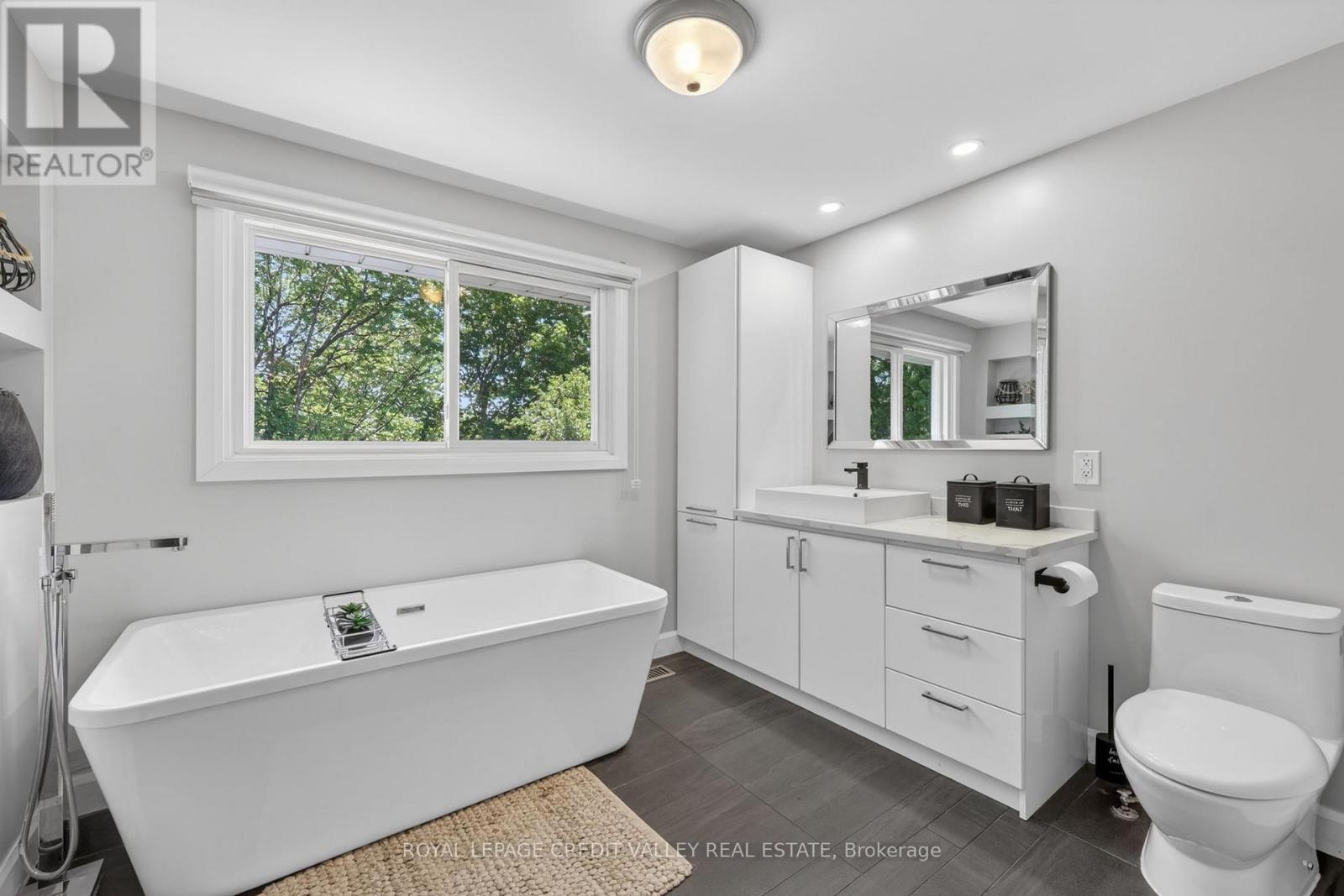 












185 BARTLEY BULL PARKWAY

,
Brampton,




Ontario
L6W2K1

