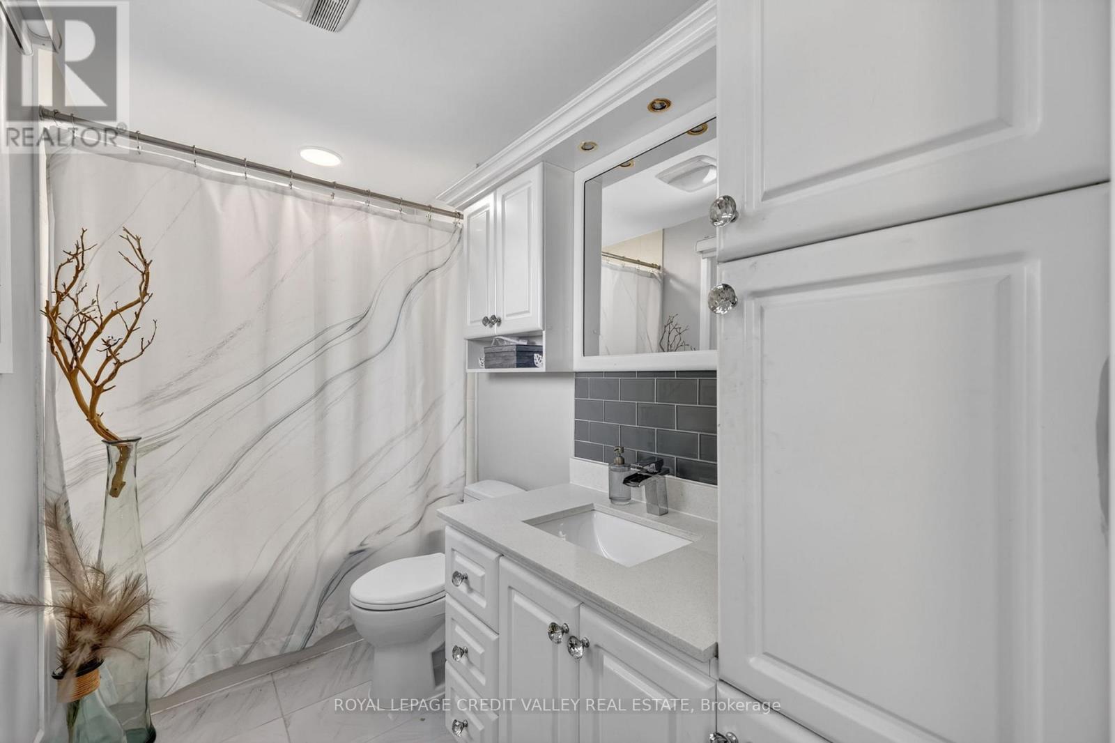 












185 BARTLEY BULL PARKWAY

,
Brampton,




Ontario
L6W2K1

