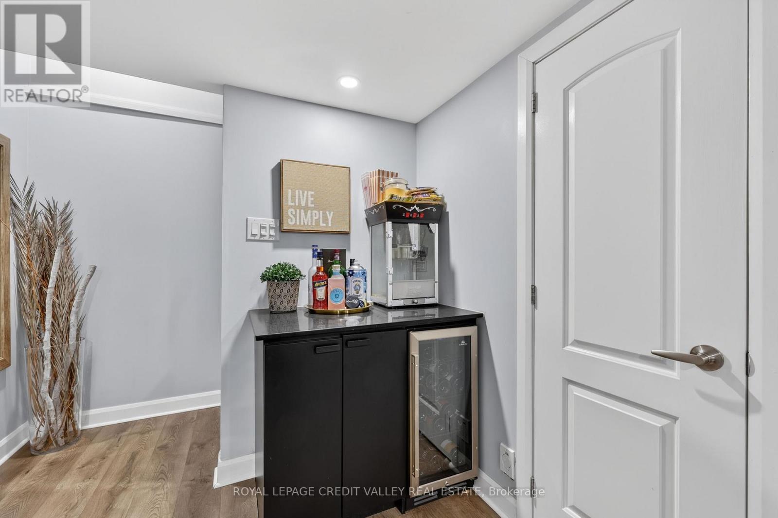 












185 BARTLEY BULL PARKWAY

,
Brampton,




Ontario
L6W2K1

