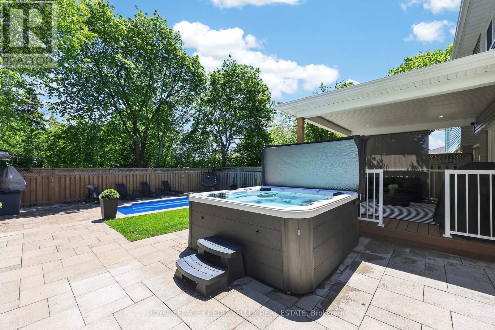 












185 BARTLEY BULL PARKWAY

,
Brampton,




Ontario
L6W2K1

