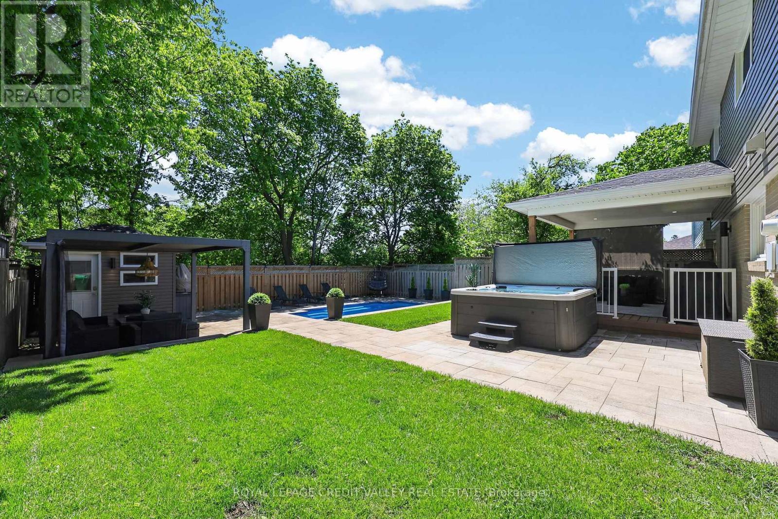 












185 BARTLEY BULL PARKWAY

,
Brampton,




Ontario
L6W2K1

