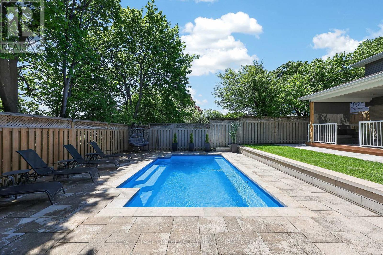 












185 BARTLEY BULL PARKWAY

,
Brampton,




Ontario
L6W2K1

