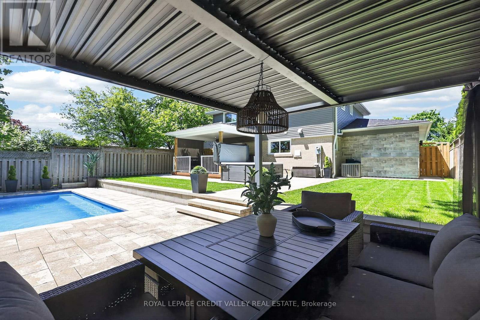 












185 BARTLEY BULL PARKWAY

,
Brampton,




Ontario
L6W2K1

