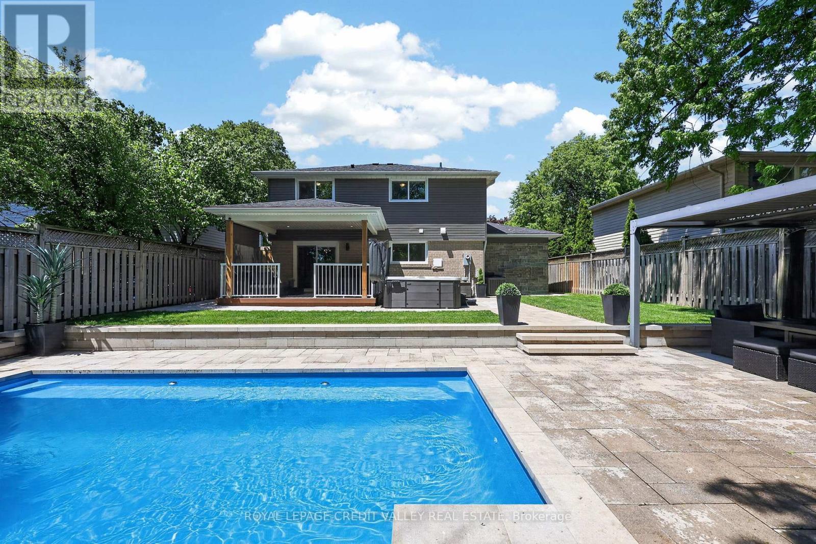 












185 BARTLEY BULL PARKWAY

,
Brampton,




Ontario
L6W2K1

