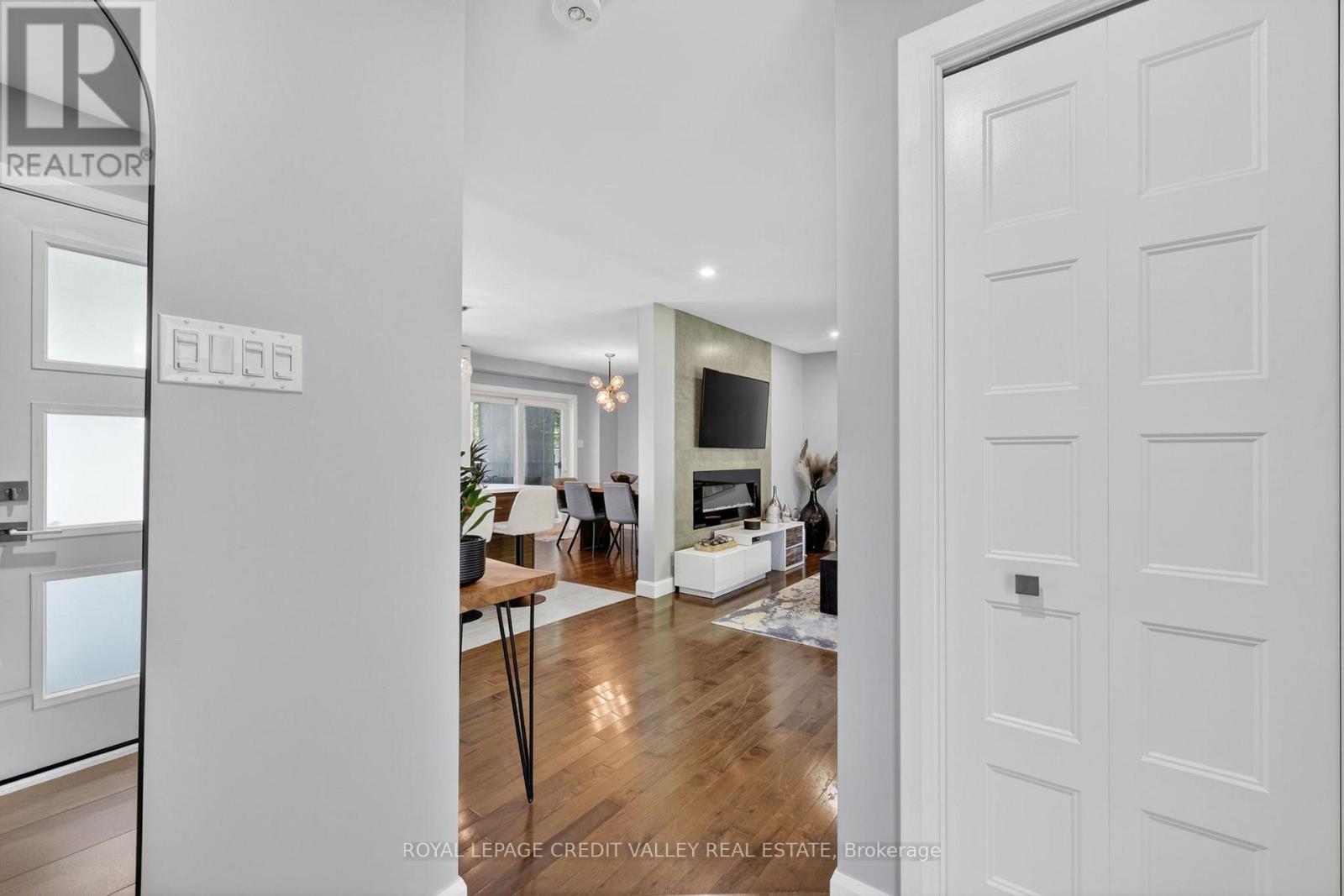 












185 BARTLEY BULL PARKWAY

,
Brampton,




Ontario
L6W2K1

