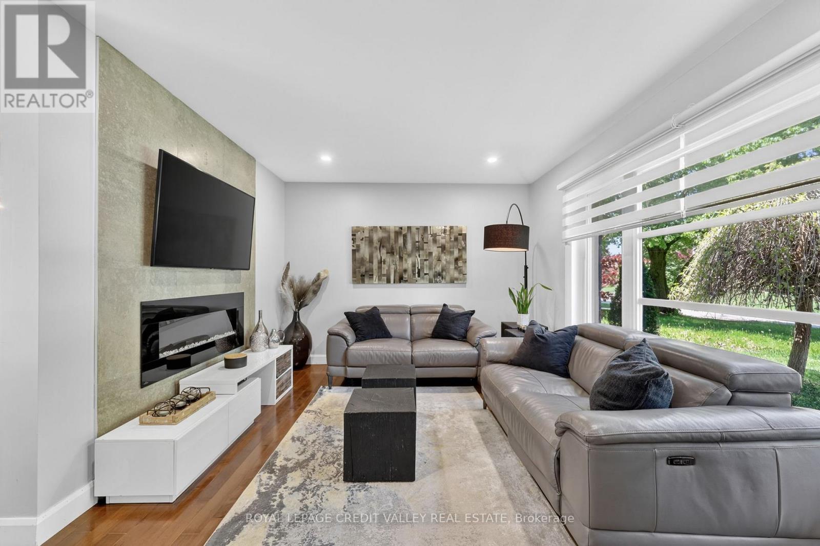 












185 BARTLEY BULL PARKWAY

,
Brampton,




Ontario
L6W2K1

