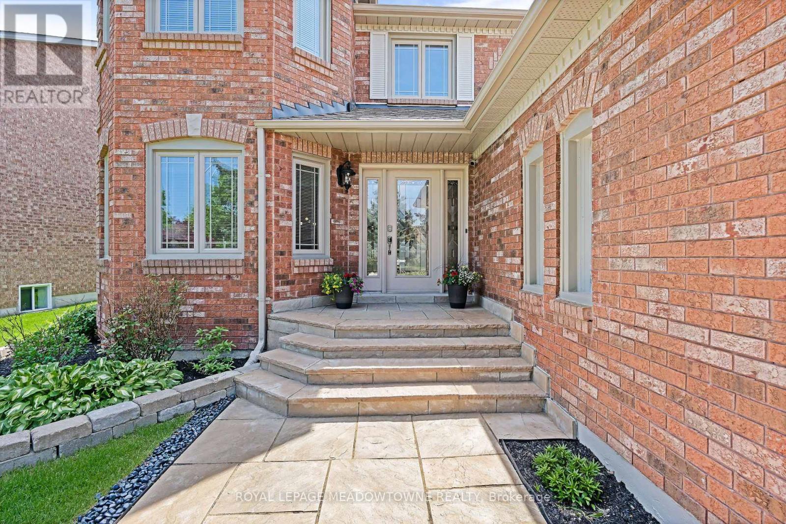 












7 EATON STREET

,
Halton Hills,




Ontario
L7G5J9

