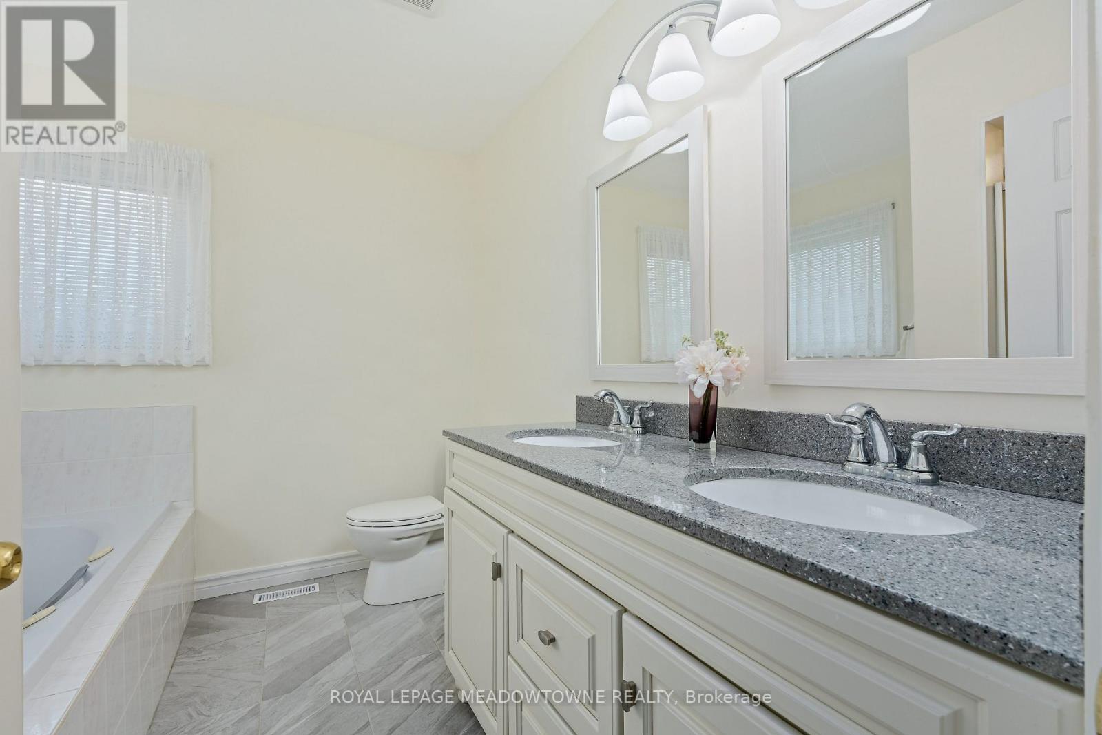 












7 EATON STREET

,
Halton Hills,




Ontario
L7G5J9

