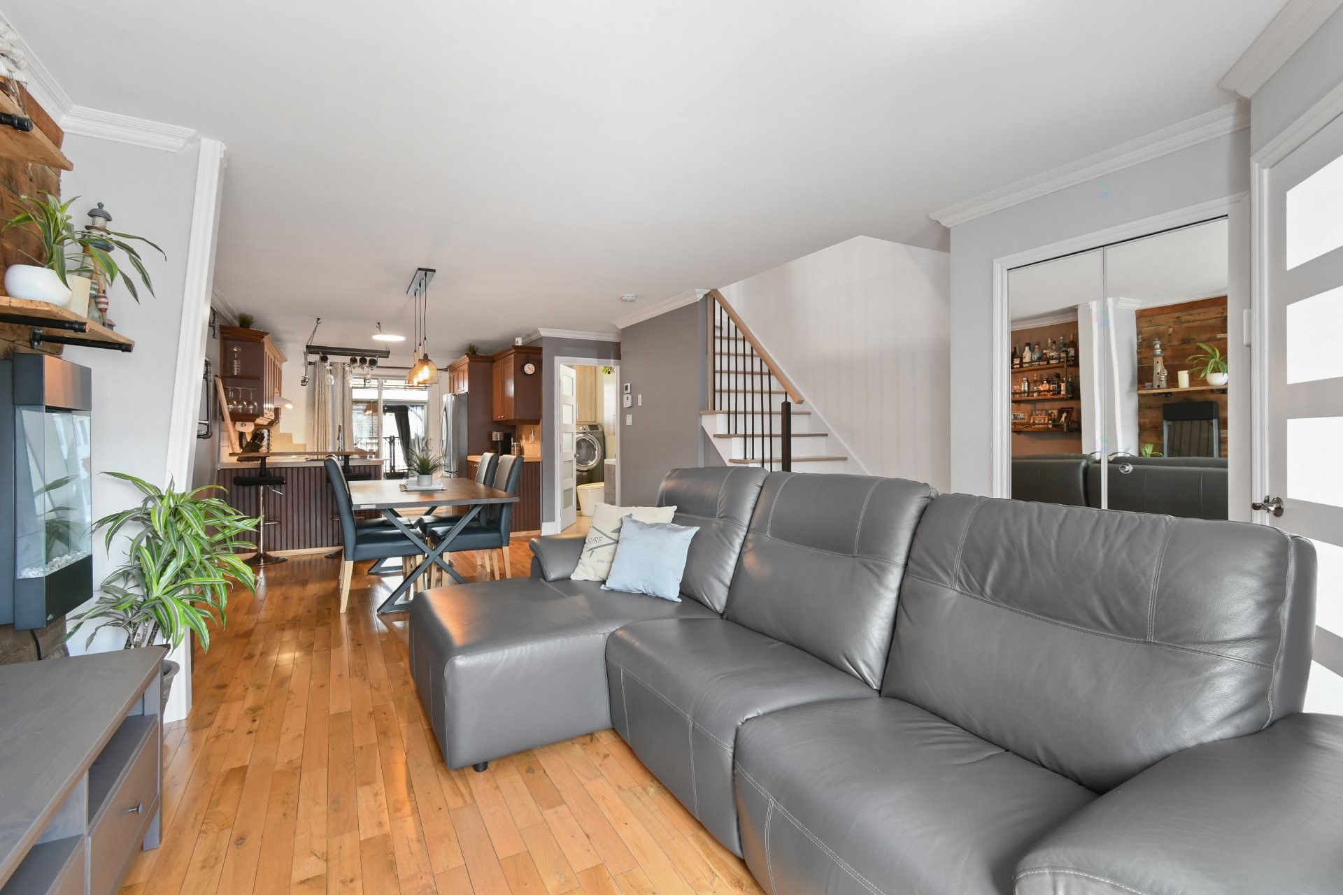 









224


Rue des Intendants

,
Varennes,




QC
J3X2E2

