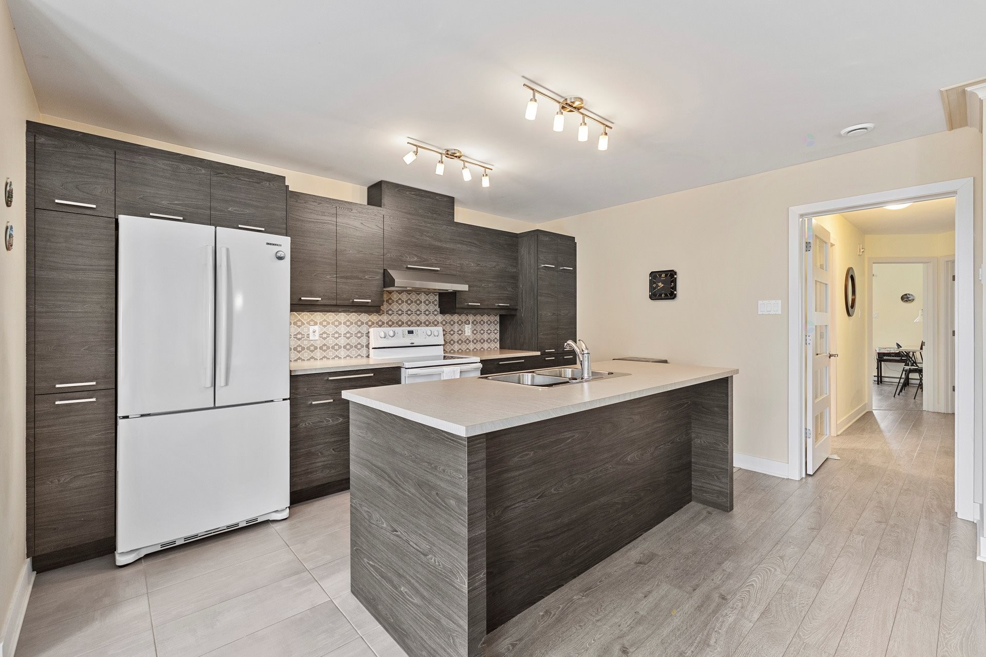 









840


Rue Valois

, 202,
Vaudreuil-Dorion,




QC
J7V0G9

