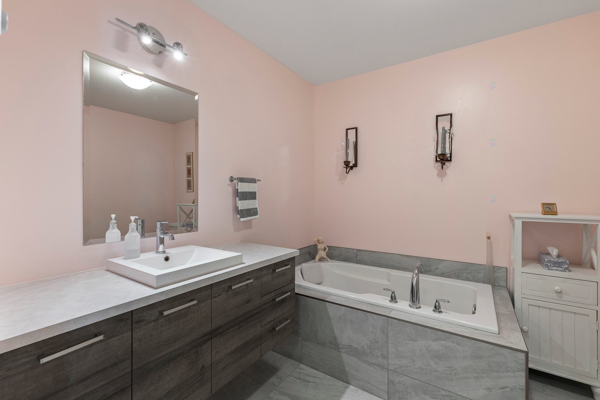 









840


Rue Valois

, 202,
Vaudreuil-Dorion,




QC
J7V0G9

