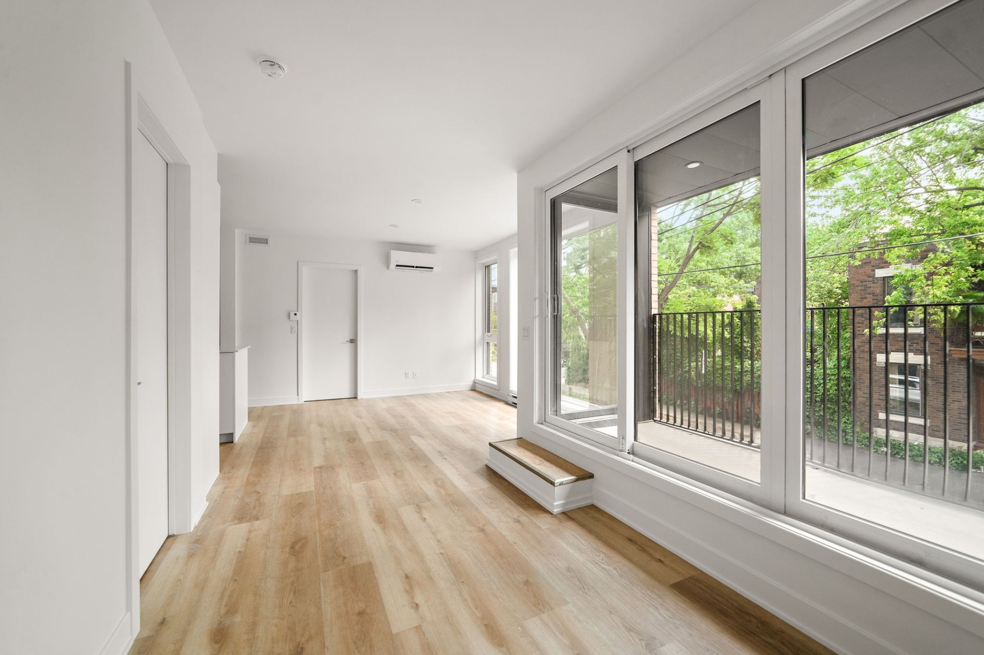 









1221

 - 1225


Rue Marie-Anne E.

,
Montréal (Le Plateau-Mont-Royal),




QC
H2J3K9

