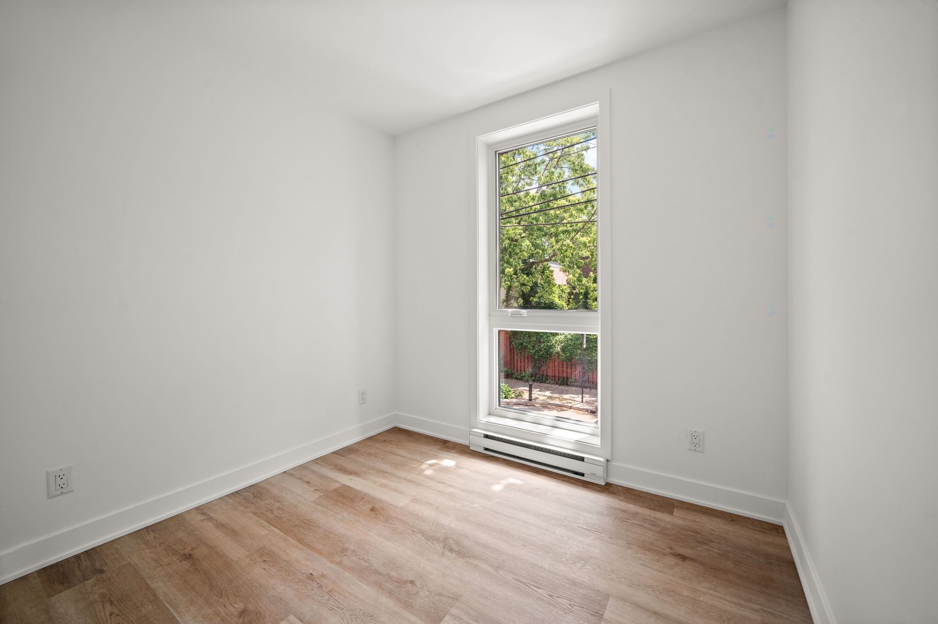 









1221

 - 1225


Rue Marie-Anne E.

,
Montréal (Le Plateau-Mont-Royal),




QC
H2J3K9

