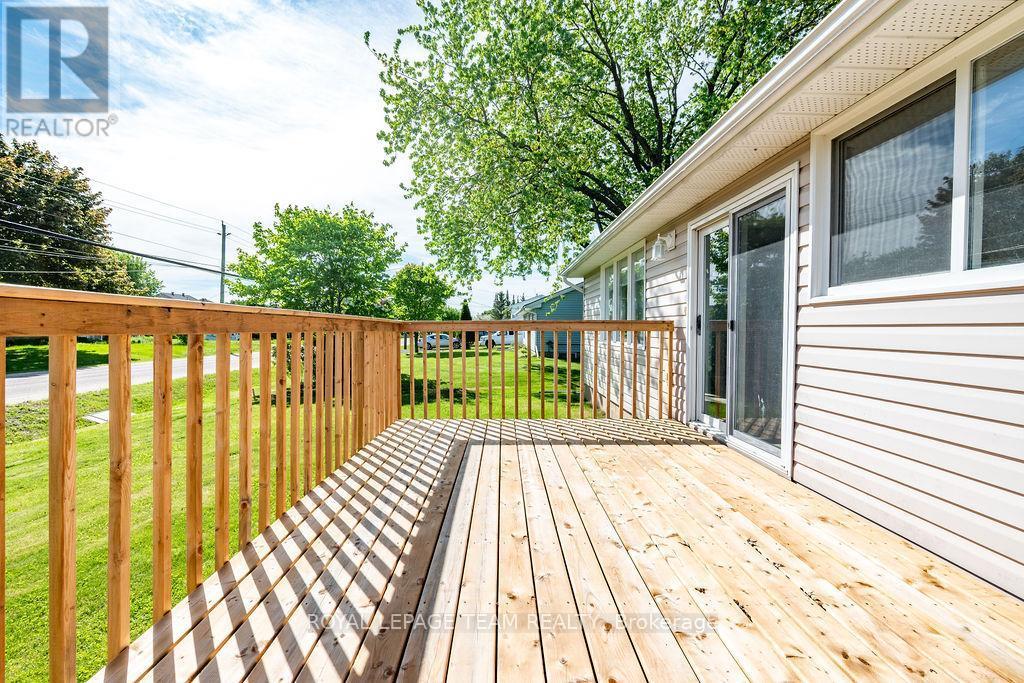 












111 CAMPBELL DRIVE

,
McNab/Braeside,




Ontario
K7S3G9

