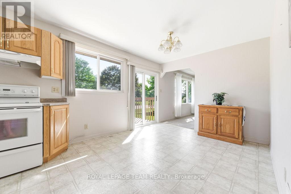 












111 CAMPBELL DRIVE

,
McNab/Braeside,




Ontario
K7S3G9


