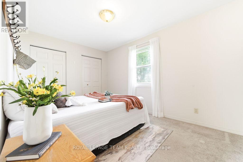 












111 CAMPBELL DRIVE

,
McNab/Braeside,




Ontario
K7S3G9

