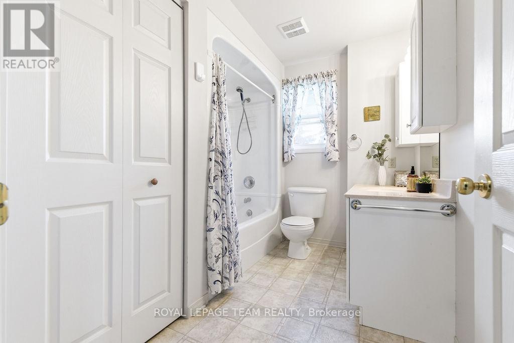 












111 CAMPBELL DRIVE

,
McNab/Braeside,




Ontario
K7S3G9

