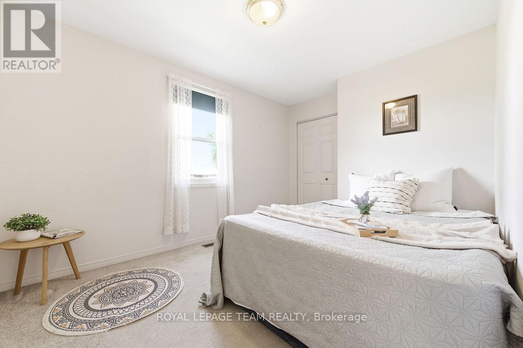 












111 CAMPBELL DRIVE

,
McNab/Braeside,




Ontario
K7S3G9

