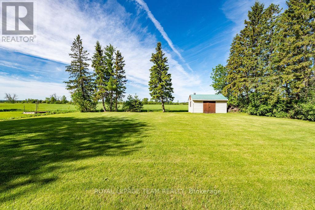 












111 CAMPBELL DRIVE

,
McNab/Braeside,




Ontario
K7S3G9

